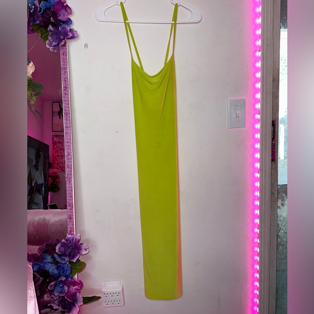 / STRAPPY SCOOP MAXI DRESS